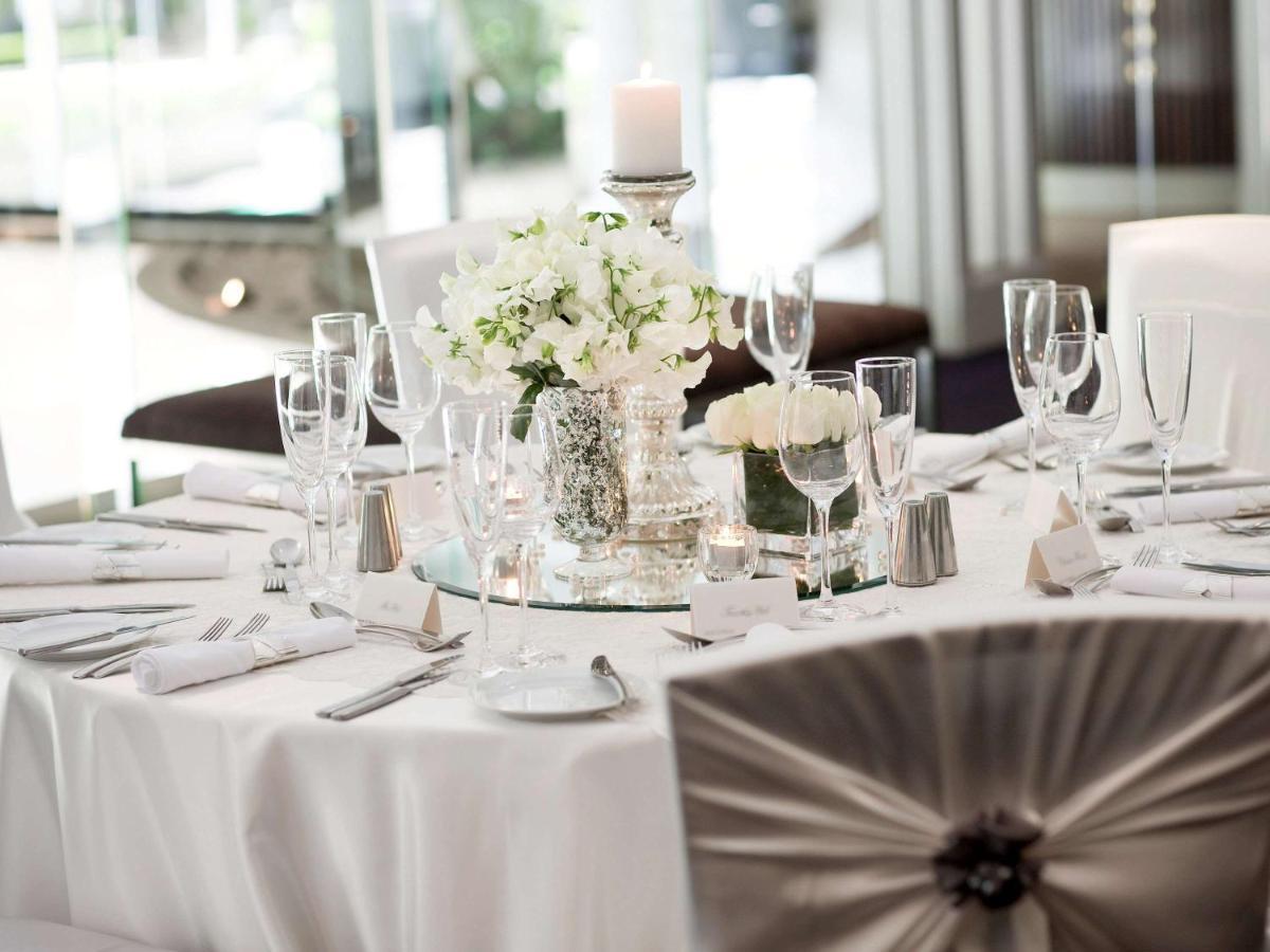 Pullman Sydney Hyde Park Hotel Ngoại thất bức ảnh A table set for a formal dinner