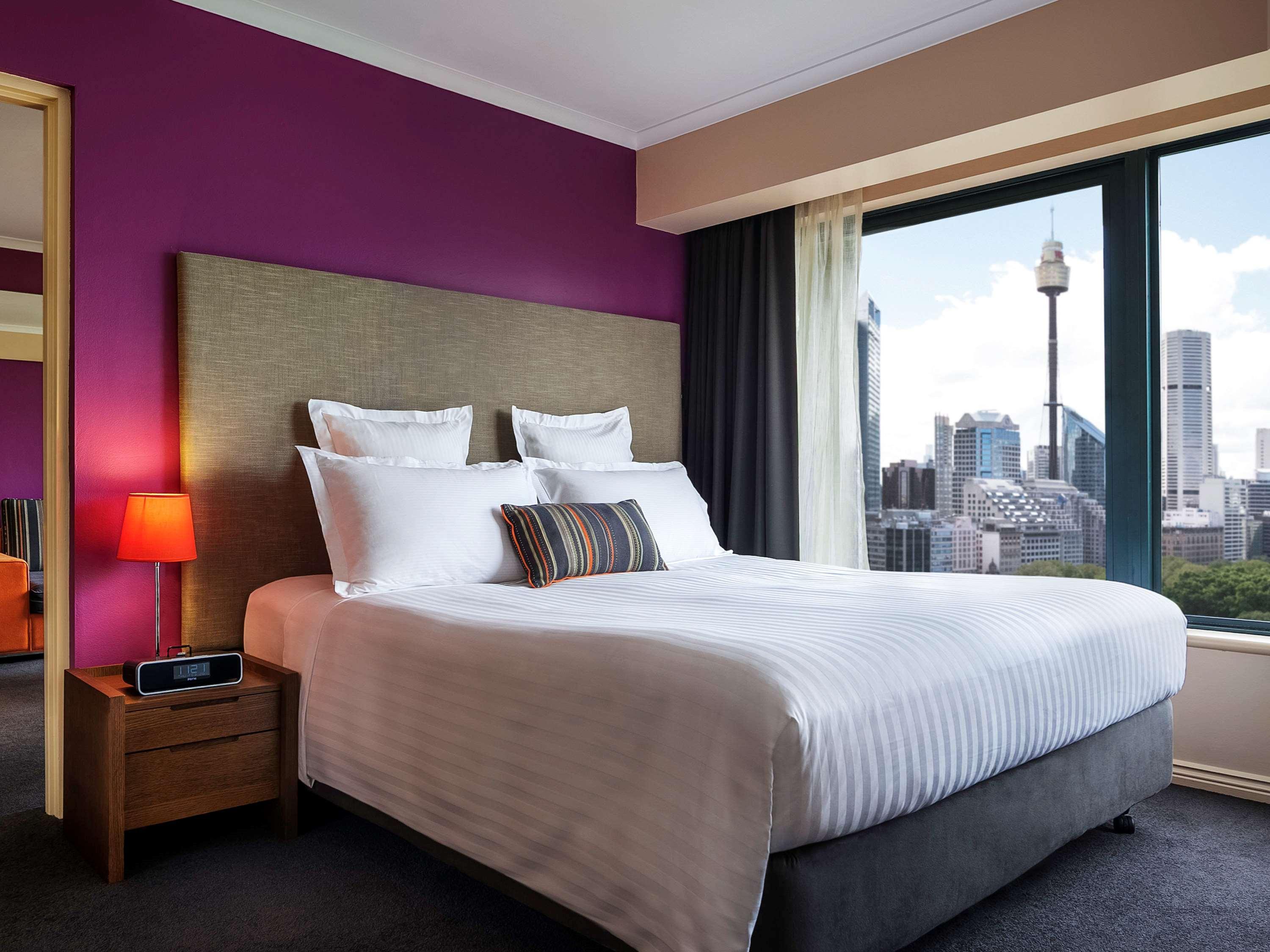Pullman Sydney Hyde Park Hotel Ngoại thất bức ảnh A bedroom at the hotel