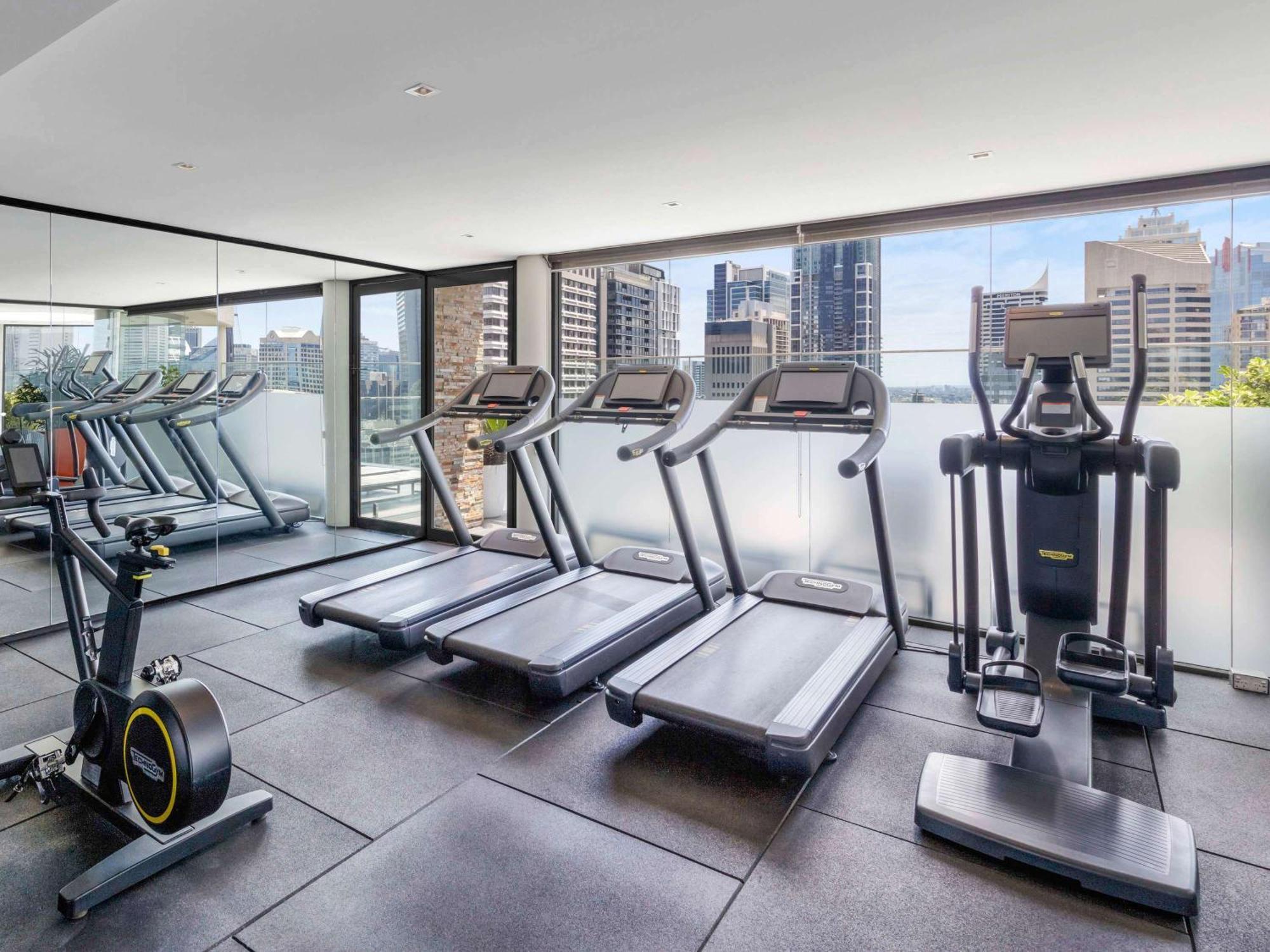 Pullman Sydney Hyde Park Hotel Ngoại thất bức ảnh The gym at the hotel