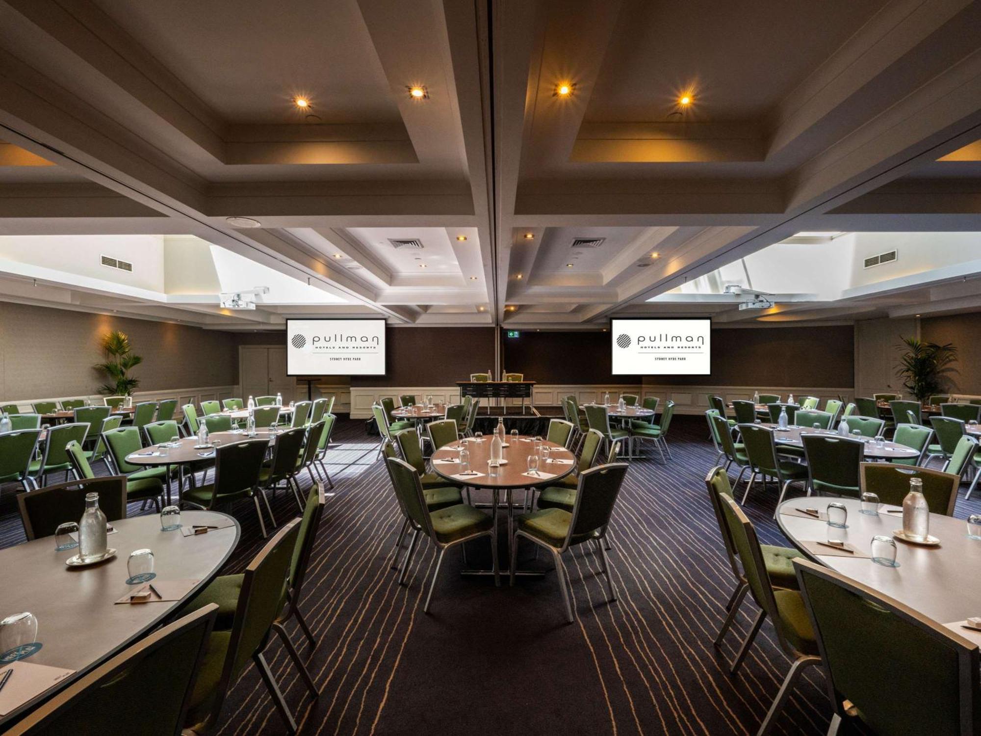 Pullman Sydney Hyde Park Hotel Ngoại thất bức ảnh The function centre at the Melbourne Cricket Club
