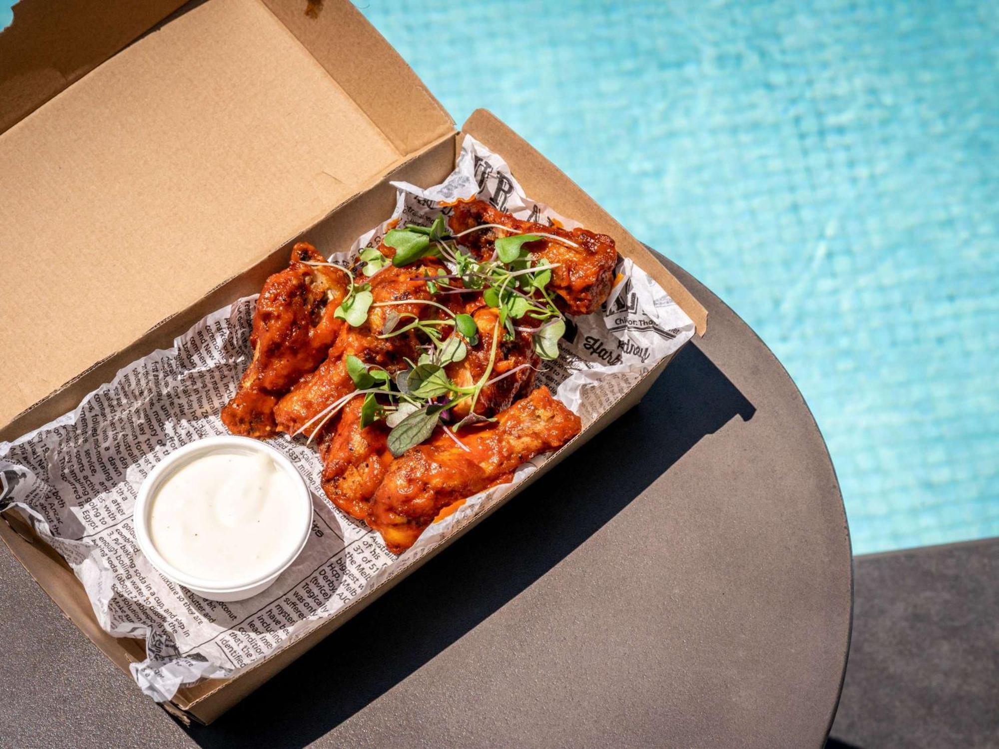 Pullman Sydney Hyde Park Hotel Ngoại thất bức ảnh Chicken wings
