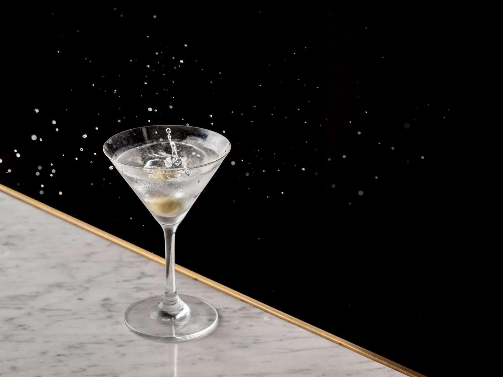 Pullman Sydney Hyde Park Hotel Ngoại thất bức ảnh A dry martini