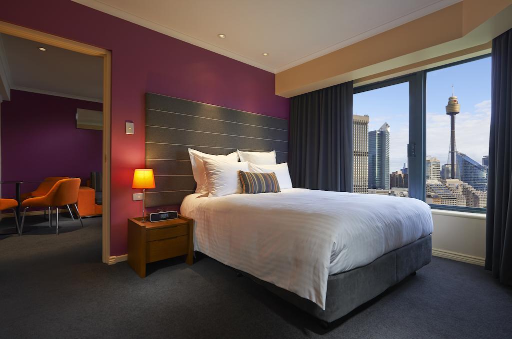 Pullman Sydney Hyde Park Hotel Ngoại thất bức ảnh A suite at the hotel